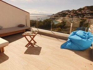 Property grounds - Renoviertes Ferienhaus in Roses mit Terrasse by Interhome (Roses)