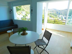 Dining - A-239 Ferienwohnung, Meerblick, Roses by Interhome (Roses)