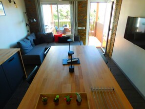 TV - Wohnung mit 2 Schlafzimmern, Schwimmbad und Parkplatz in Mas Oliva, Roses by Interhome (Roses)