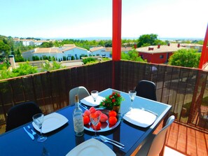 Outdoor dining - Wohnung mit 2 Schlafzimmern, Schwimmbad und Parkplatz in Mas Oliva, Roses by Interhome (Roses)