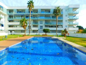 Pool - Wohnung mit privatem Parkplatz und Gemeinschaftspool by Interhome (Roses)
