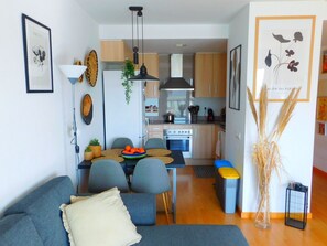 Interior - Wohnung mit privatem Parkplatz und Gemeinschaftspool by Interhome (Roses)