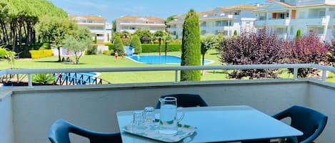 屋外ダイニングエリア