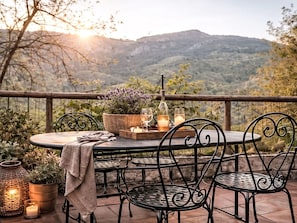 Outdoor dining - Jacuzzi, Kamin, Grill und spektakuläre Aussicht by Interhome (Las Ventas)