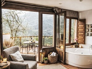 Interior - Jacuzzi, Kamin, Grill und spektakuläre Aussicht by Interhome (Las Ventas)