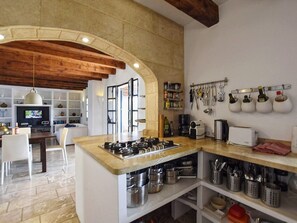 Fridge, microwave, oven, dishwasher - Ibizenkisches Haus mit Pool und Beachvolley-Blick by Interhome (Sant Llorenç des Cardassar)