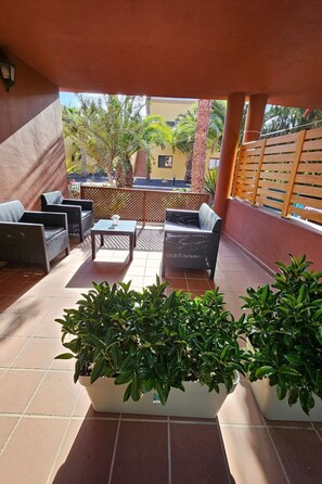 Terrace/patio - Wohnung "Tamarindo spektakuläre Schwimmbäder". by Interhome (Corralejo)