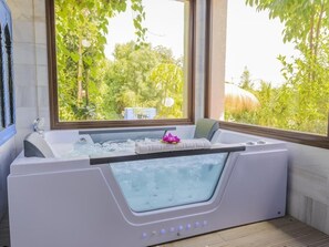 Indoor spa tub - Das Lotus-Haus by Interhome (Los LLanos)