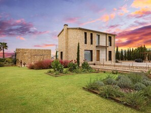Exterior - Luxuriöse Villa mit beheiztem Pool für 8 Persone by Interhome (Inca)