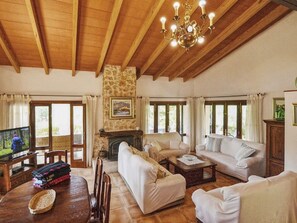 Fireplace - Villa mit Garten, Grill und Terrasse by Interhome (Inca)