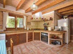 Fridge, microwave, oven, dishwasher - Villa mit Garten, Grill und Terrasse by Interhome (Inca)