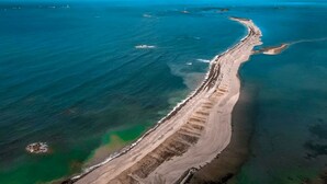 An aerial view of a coastal area with a long, narrow beach and clear blue waters. - House Raguenez 4.5 km from the sea - Near Paimpol (Pleumeur-Gautier)