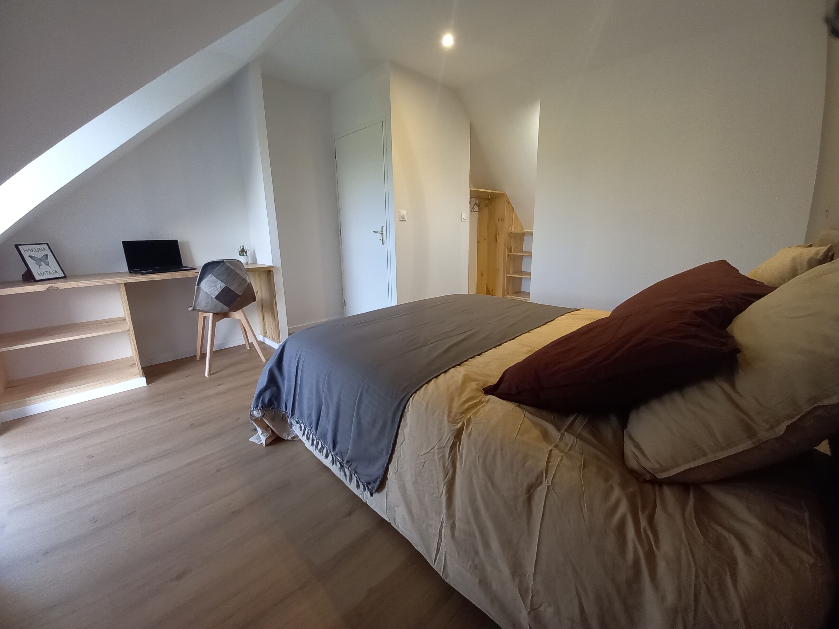 Iron/ironing board, WiFi, bed sheets