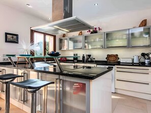 Fridge, microwave, oven, dishwasher - Villa "Amador" privater Pool und Meerblick by Interhome (Santanyí)