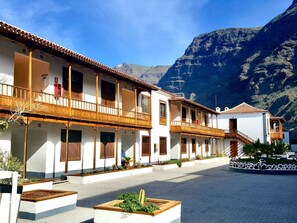 Exterior - Wohnung mit Aussicht auf Meer und Klippen by Interhome (Los Gigantes)
