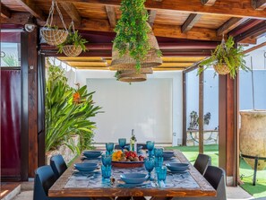 Outdoor dining - Chalet "Casita de Madera by Interhome (Llanos de Don Juan)