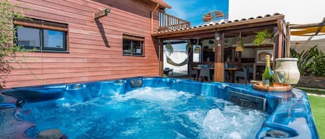 屋外ダイニングエリア