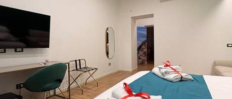 Basic Quadruple Room | In-room safe, desk, free WiFi