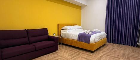 خزنة داخل الغرفة ومكتب وواي فاي مجانًا