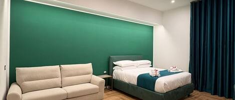 خزنة داخل الغرفة ومكتب وواي فاي مجانًا