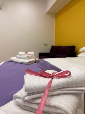 In-room safe, desk, free WiFi - Alla Scoperta di Napoli (Naples)