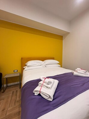 In-room safe, desk, free WiFi - Alla Scoperta di Napoli (Naples)