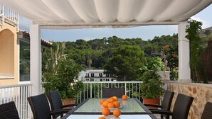 Outdoor dining - Villa Medina, Cala Sant Vicenç by Interhome (Cala San Vicente)
