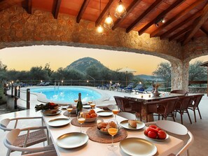 Outdoor dining - Villa Alordes, ein rustikales Haus mit fantastischer Aussicht by Interhome (Pollença)