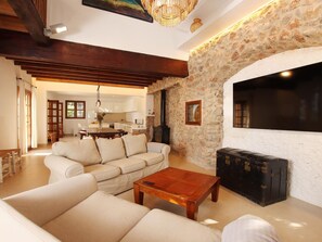 TV, DVD player - Tradition und Geschmack Mallorcas vereint by Interhome (Pollença)