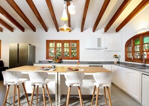 Fridge, microwave, oven, dishwasher - "Jaume Ramona by Interhome (Pollença)