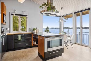 Fridge, microwave, oven, stovetop - RVH29 - Fjord Hideaway Villa (Alver)