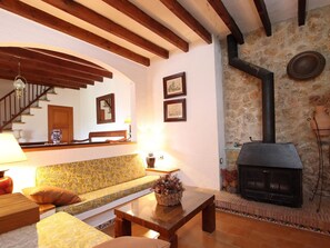 TV - Traditionelle Villen in der Nähe von Pollensa by Interhome (Pollença)
