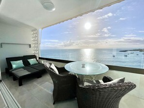 Dining - Seaside Serenity, Luxus mit einem Hauch von Gourmet by Interhome (Patalavaca)