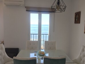 Dining - Wunderschöne Ferienwohnung in Las Lagunas De Mijas mit Möblierter Terrasse by Interhome (Mijas Costa)
