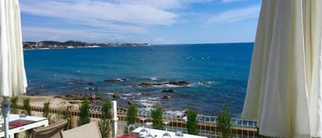 屋外ダイニングエリア