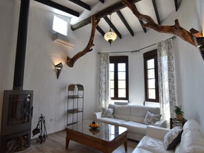 TV, fireplace - Finca El Corinto - Ein verwunschener Ort by Interhome (Competa)
