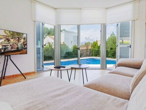 TV - Villa "Calma" mit privatem Pool und Meerblick by Interhome (Alcúdia)