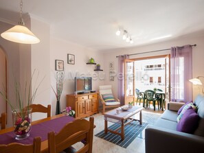TV, DVD player - OB5-Wohnung mit 2 Doppelzimmern und Balkon by Interhome (Can Picafort)