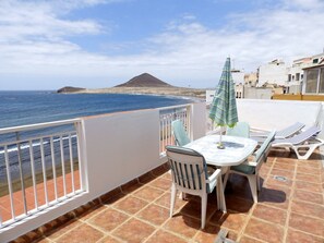 Outdoor dining - Penthouse Playa Medano by Interhome (El Médano)