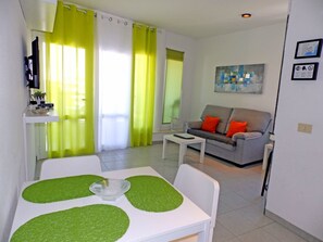 TV - Wohnung in Playa Grande de el Medano by Interhome (El Médano)