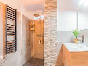 Towels - Luxuriöse Finca mit Pool, Spa und spektakulärer Aussicht by Interhome (Galera)