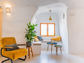 TV, fireplace - Luxuriöse Finca mit Pool, Spa und spektakulärer Aussicht by Interhome (Galera)