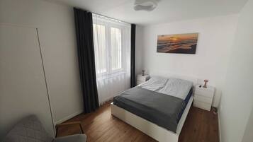 1 bedroom, WiFi (free), bed sheets