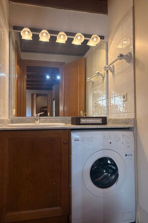 Interior - Dachgeschosswohnung mit Velux erta 3 Vall de Boí by Interhome (Caldes de Boi)