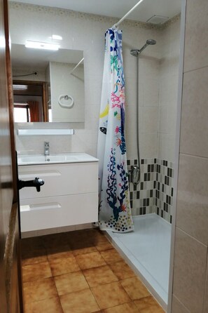 Towels - Erdgeschosswohnung mit Garten Isard 3 Vall de Boí by Interhome (Caldes de Boi)