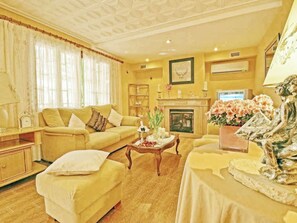 Fireplace, DVD player - Schöne Villa mit Pool und Garten by Interhome (Santa Ponça)