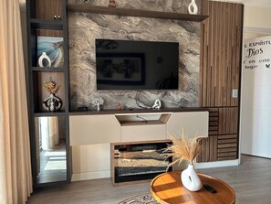 Télévision, cheminée