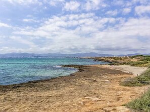 Beach - Villa mit Pool in Cala Estancia, nahe Palma by Interhome (Palma)