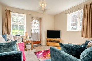 TV - 2 Bed in Whitby (oc-w974) (Whitby)