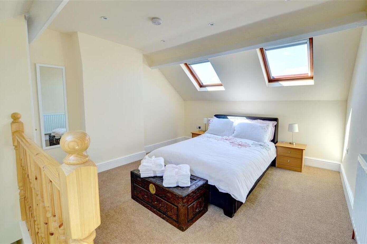 Iron/ironing board, free WiFi, bed sheets